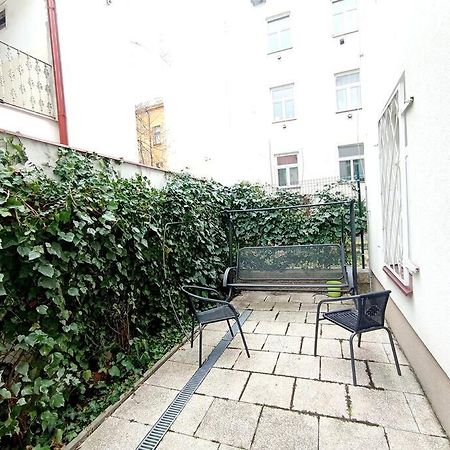 Apartment Captain Nemo Praha Bagian luar foto