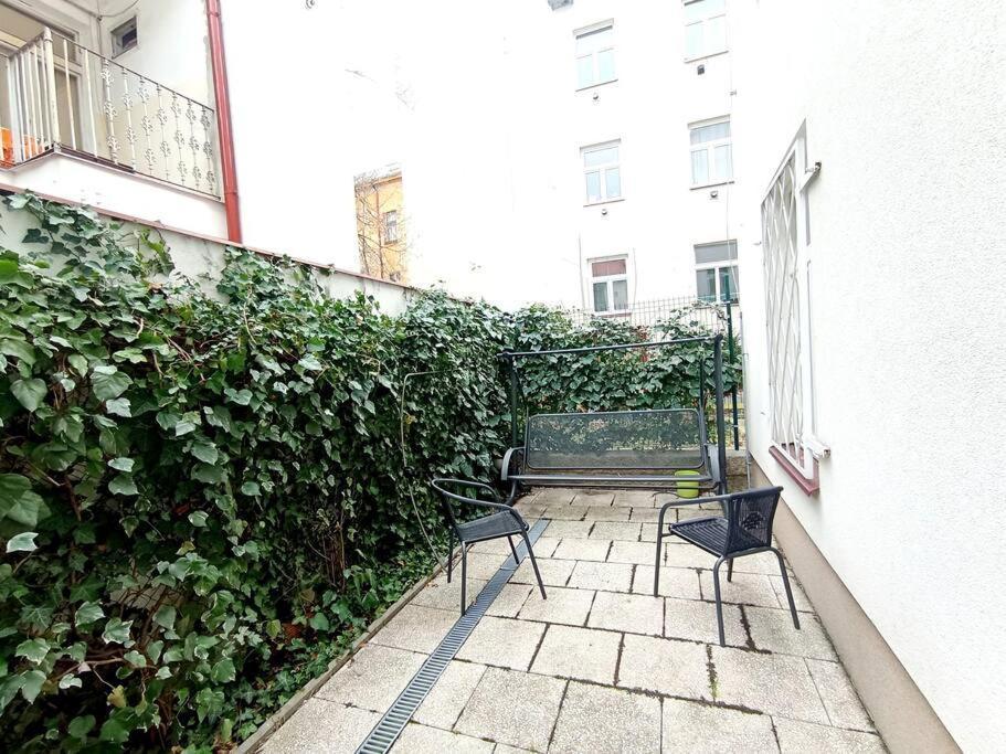 Apartment Captain Nemo Praha Bagian luar foto